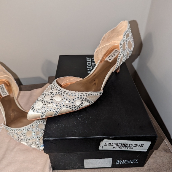Badgley Mischka Ginny Ivory - NWT - Picture 4 of 5